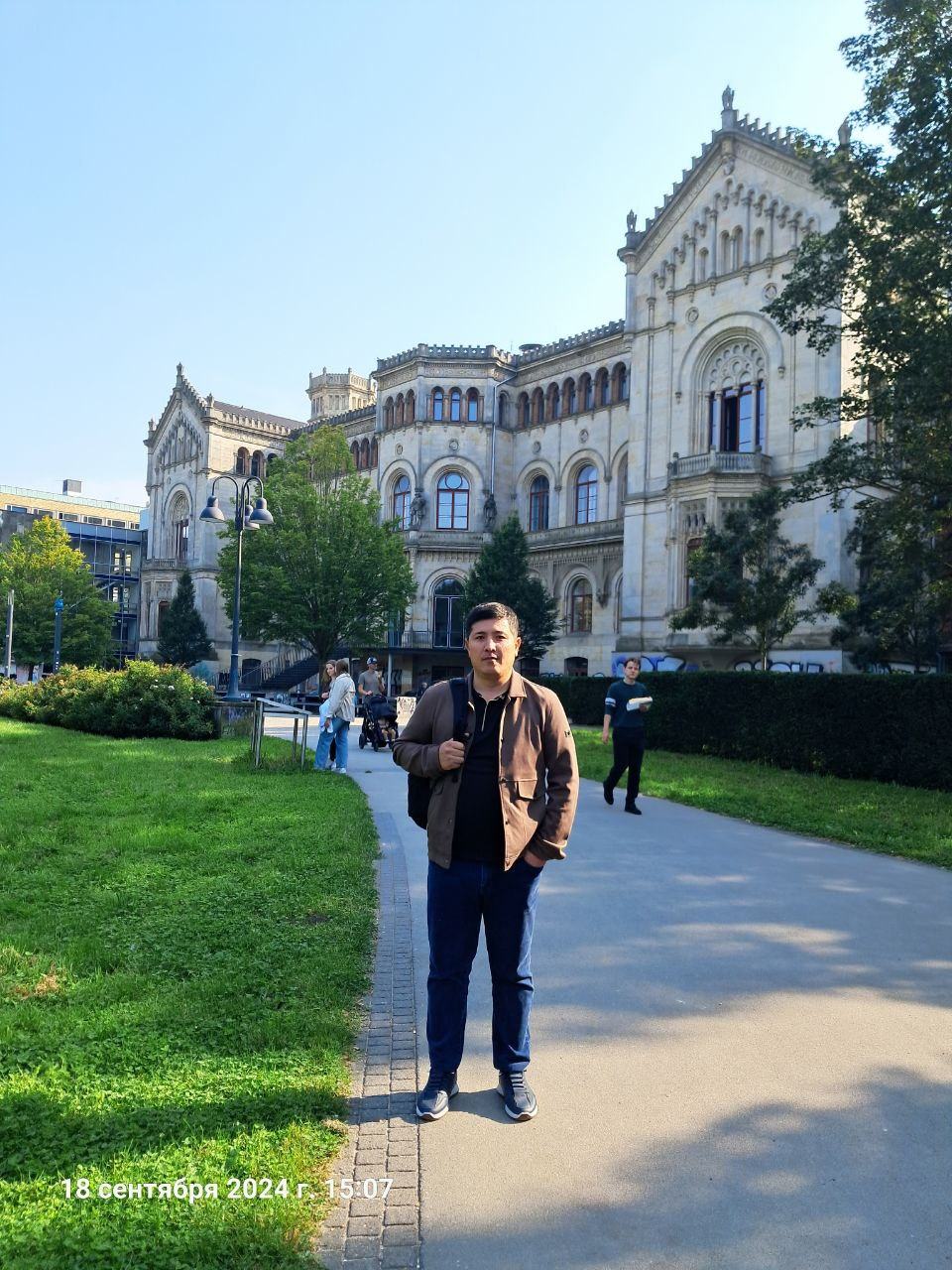 Молодой ученый нашего института Олимжон Бойматов находится в Институте органической химии - Лейбниц Университет Ганновера